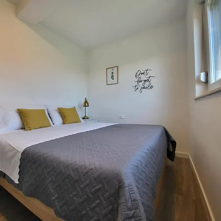 Vila Maslina-apartman Br.4 *